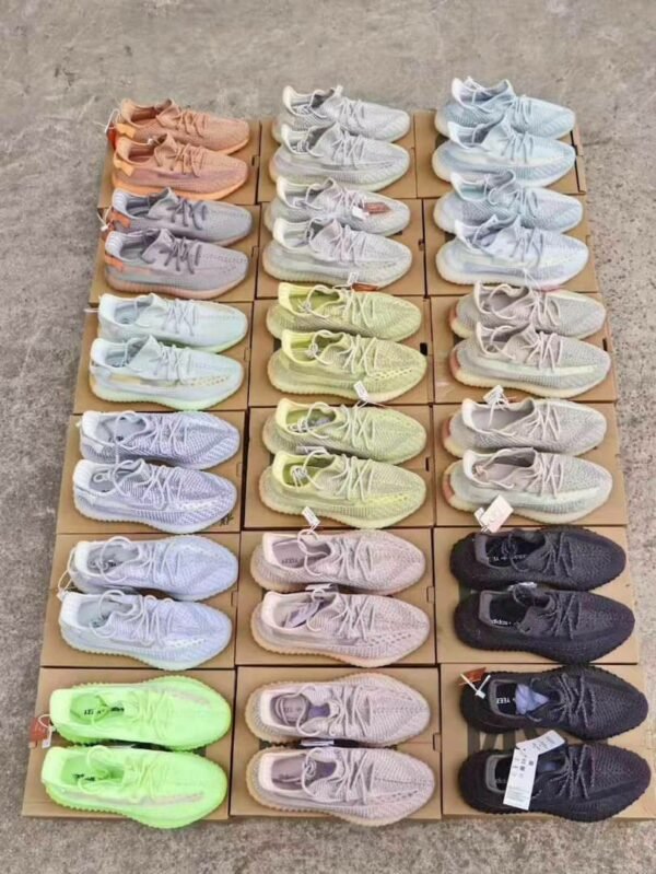 Yeezy Sneakers Pallets - Image 3